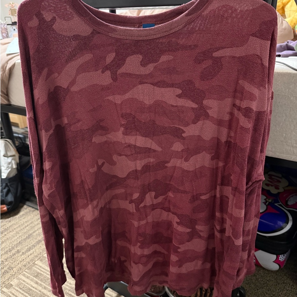Old Navy Maroon Camouflage Long Sleeve Top